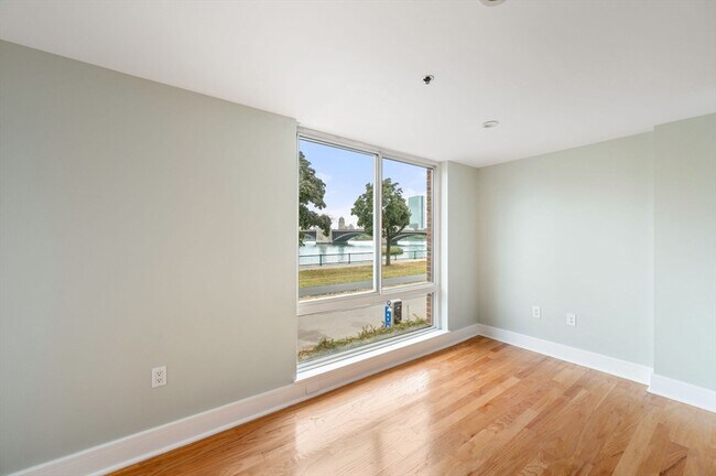 Building Photo - 75-83-83 Cambridge Pkwy