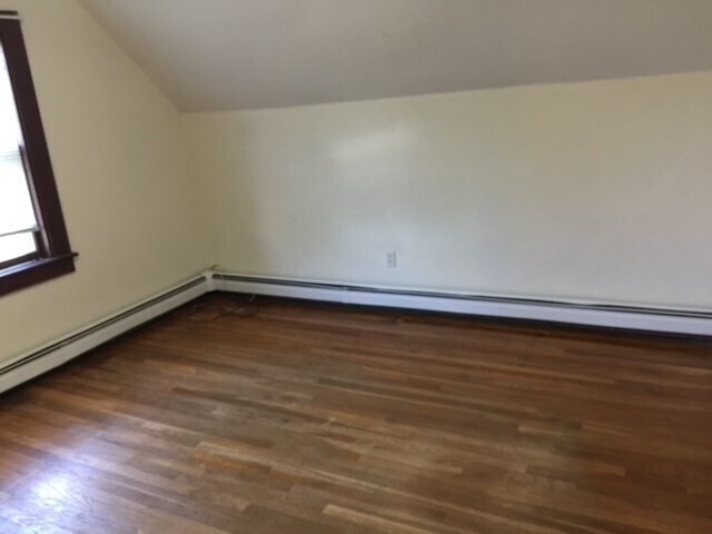 Building Photo - 9 E Walnut St