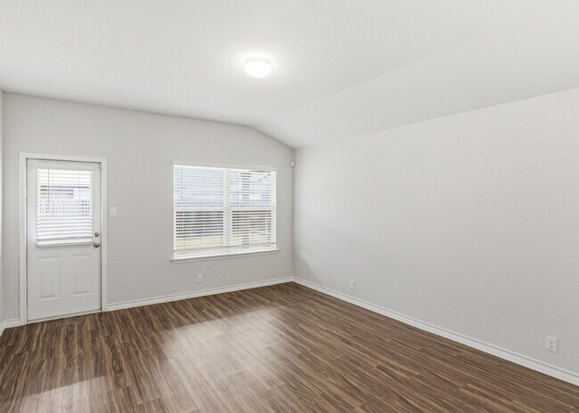 Building Photo - Spacious 4 Bedroom Home with Covered Patio in Red River Ranch