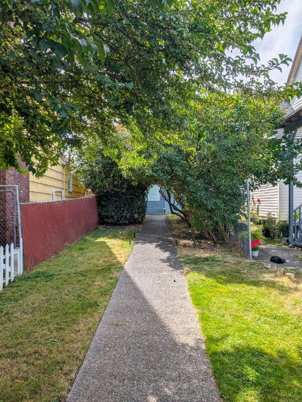 Building Photo - 2218 Hoyt Ave