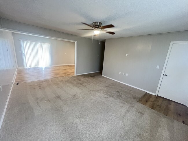 Building Photo - 430 SE 150 Rd
