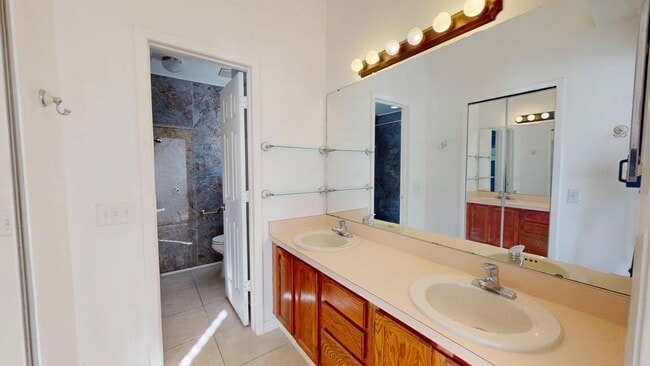 Building Photo - 704 49th St E