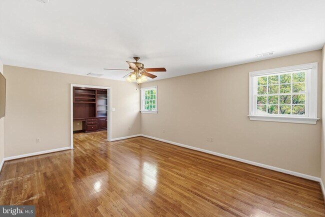 Building Photo - 9904 Hall Rd