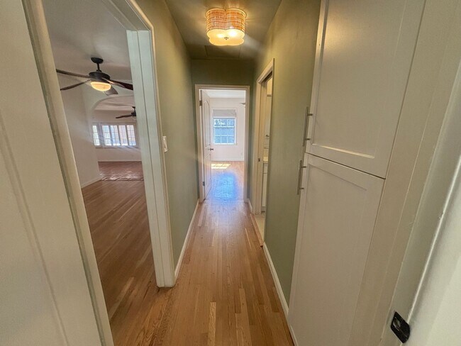 Building Photo - 2 Bedroom home located in Long Beach now available!