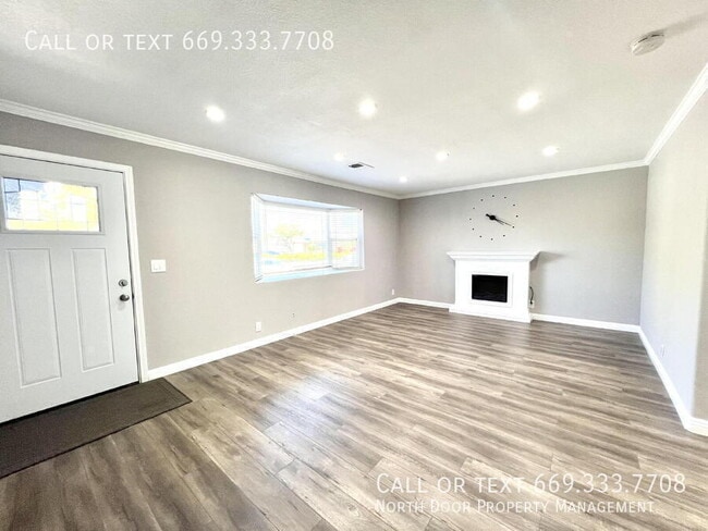 Building Photo - 3197 Bourgeois Way