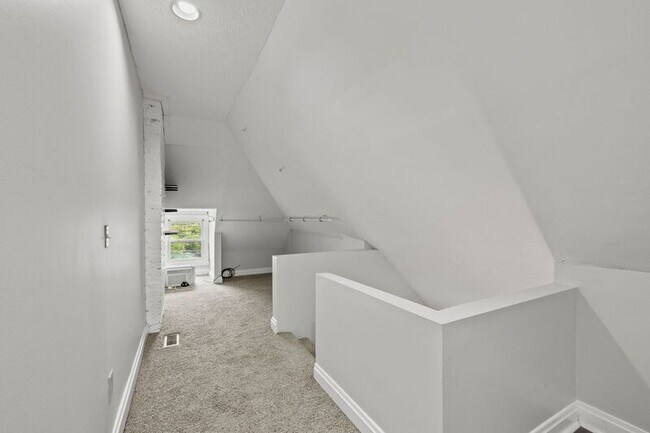 Building Photo - 285-287 E Whittier St
