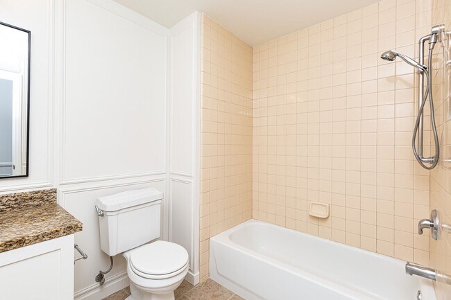 Building Photo - ***2 BED 2 BATH CONDO***PET-FRIENDLY***ASS...