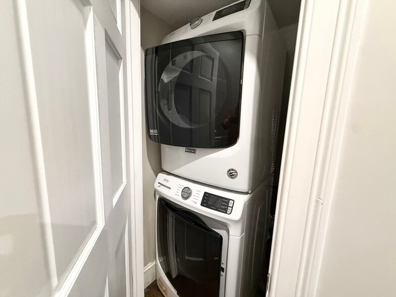 Building Photo - 91 Hillside St