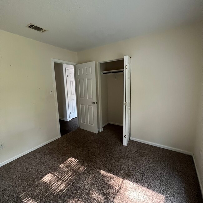 Building Photo - 2006 Columbus Cir