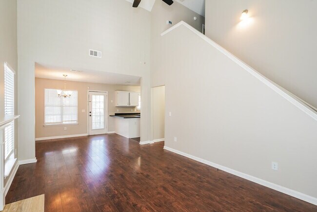 Building Photo - 405 Randall Ln