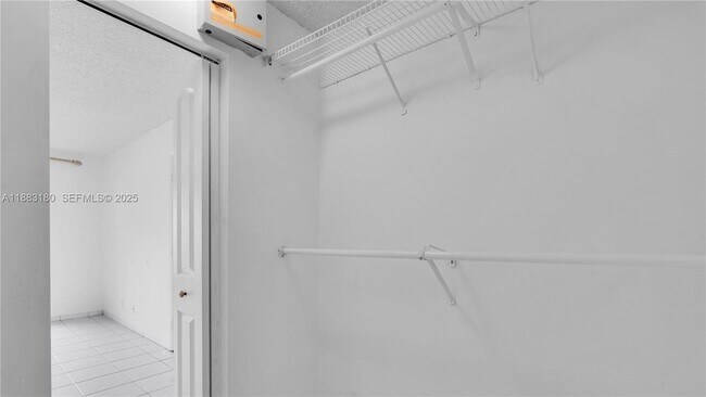 Building Photo - 570 Woodgate Cir