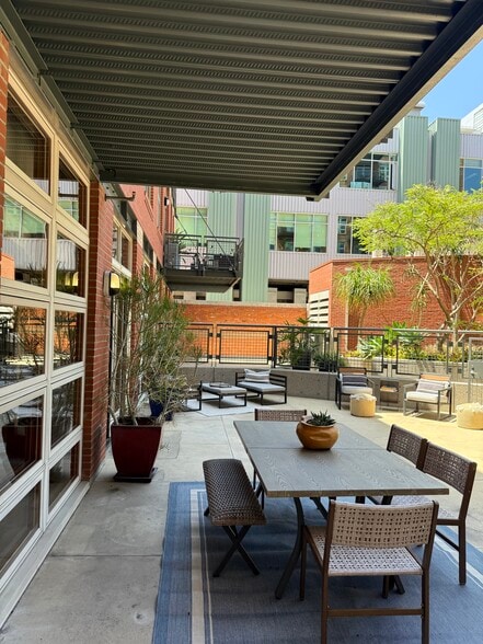 private patio - 877 Island Ave