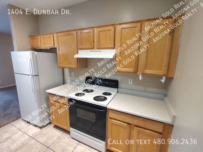 Building Photo - 1404 E Dunbar Dr