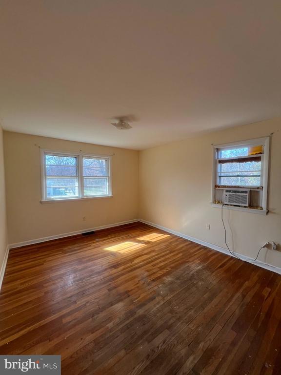 Building Photo - 7297 Jacksonville Ave