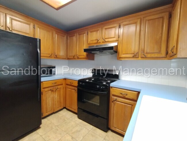 Building Photo - FOR LEASE | Mid-town Tulsa | 2 bed, 1 bath...