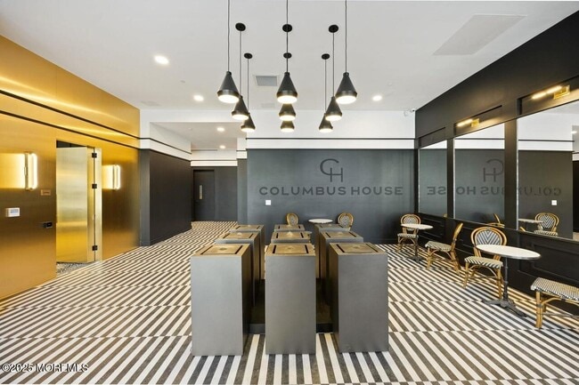 Building Photo - 139 Christopher Columbus Dr