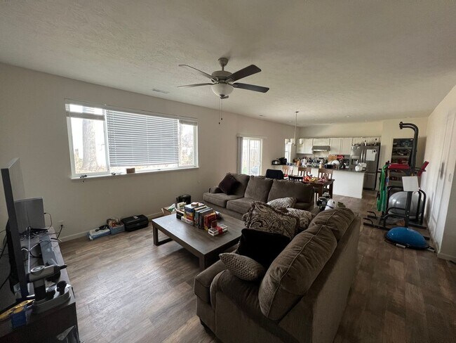 Building Photo - WEST LAFAYETTE..3 Bed 2 Bath plus office/den