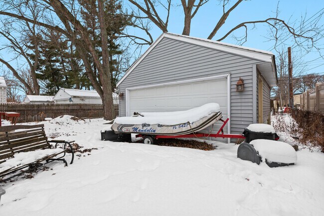 Building Photo - 4521 Thorncroft Ave