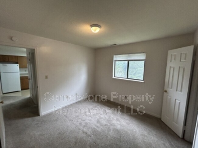 Building Photo - 1000 Emery Rd