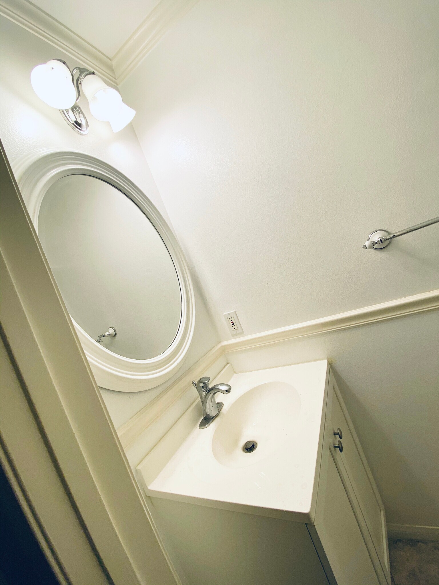 adorable half bath - 5876 Bowcroft St