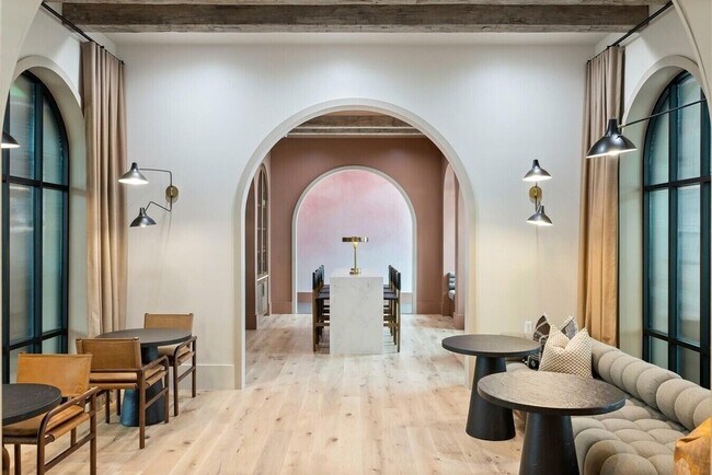 Building Photo - 3812 W Montague Ave