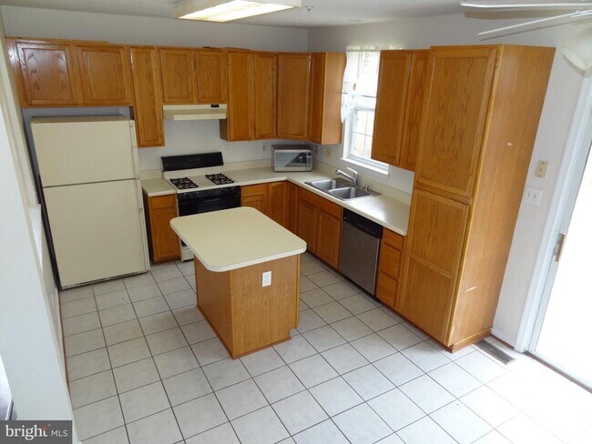 Building Photo - 836 Knob Ct