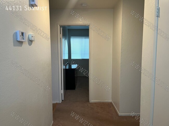 Building Photo - 44131 Sunmist-