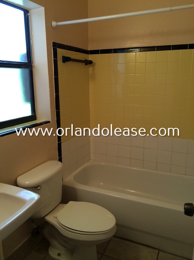 Building Photo - WELL MAINTAINED 3 BEDROOM HOME