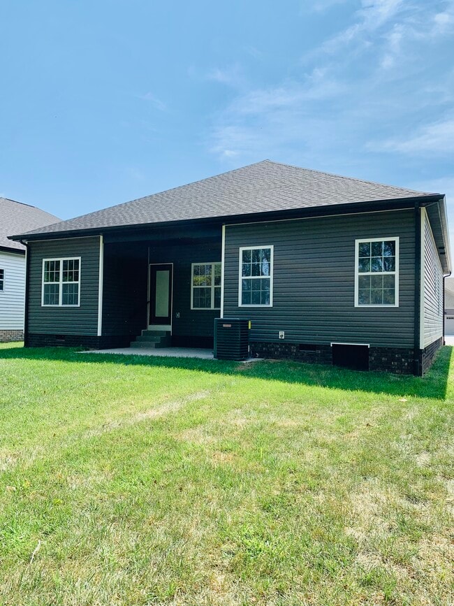 Building Photo - 850 McIntyre St