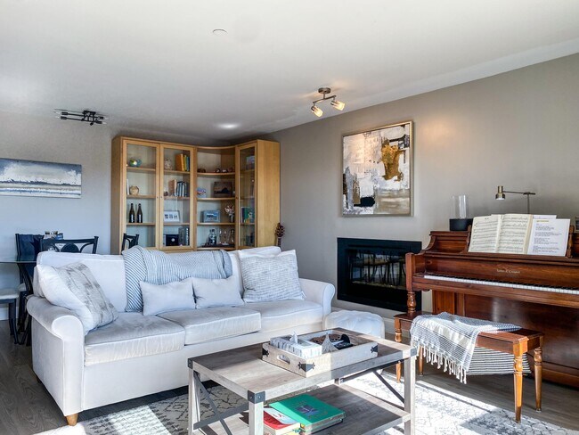 Building Photo - 601 N Segoe Rd