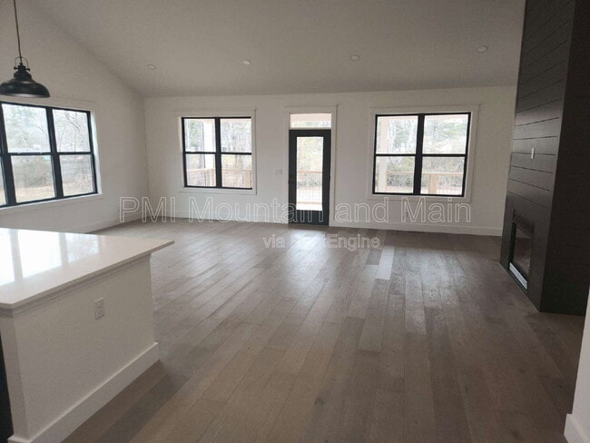 Building Photo - 808 Maybank Dr