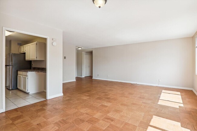 Building Photo - Spacious 1br/1bth Condo minutes from Downtown Silver Spring!