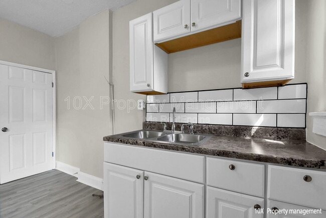 Building Photo - 532 S Terrace Ave