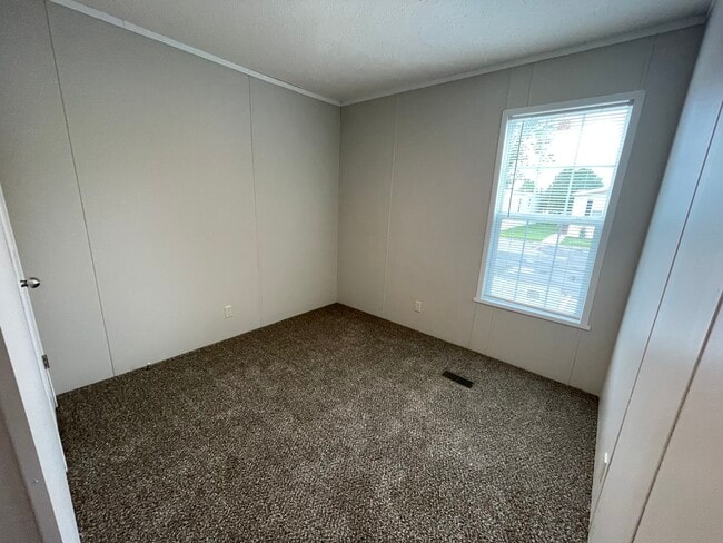 Building Photo - 46000 Geddes Rd