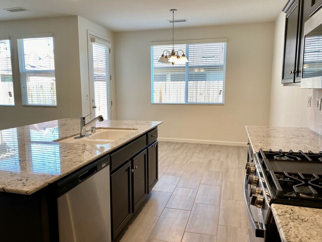 Building Photo - $2,450 Locan & Ashlan 3 Bedroom - Ashlan a...