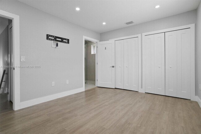 Building Photo - 3378 W 80th St