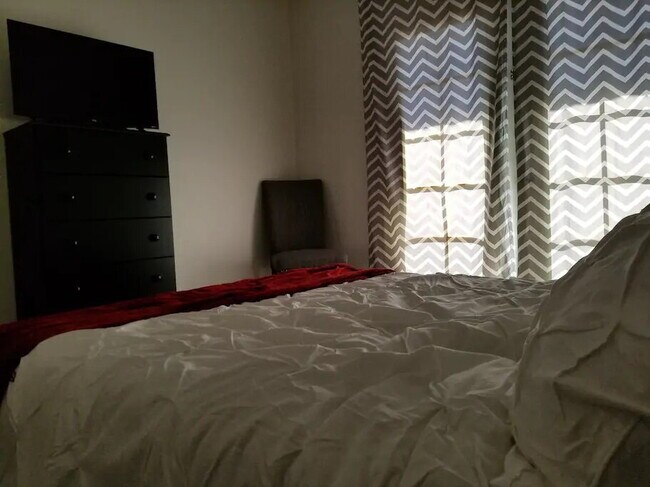 Building Photo - FULLY FURNISHED RESORT STYLE LIVING WITH MOUNTAIN VIEWS MOVE IN TODAY