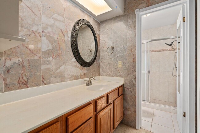 Building Photo - **Recently upgraded 4/2 pool home in Longw...