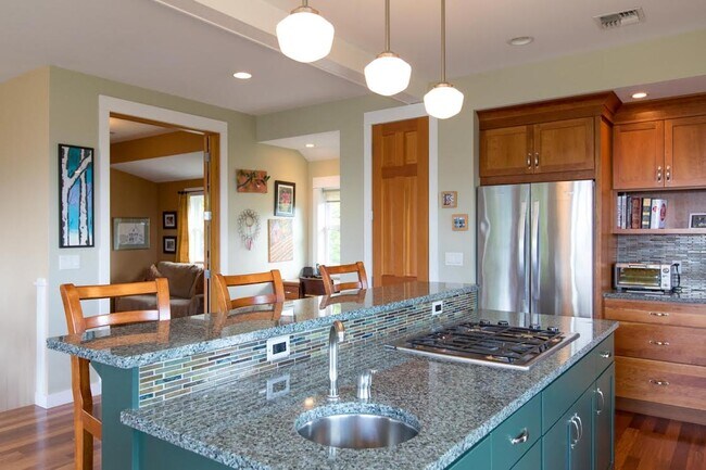 Building Photo - 737 Cherryview Ln