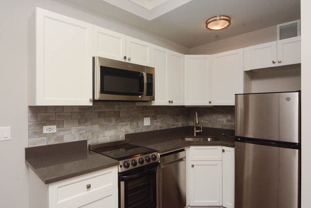 Building Photo - 648 W Wrightwood Ave