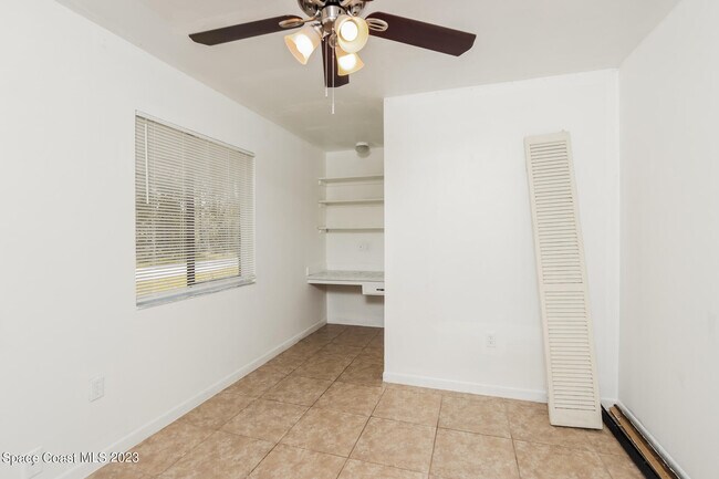 Building Photo - 811 Airport Ave SE