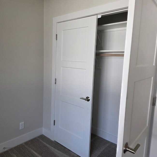 Building Photo - Garden View Zero Entry!! PHOTOS COMING SOON!