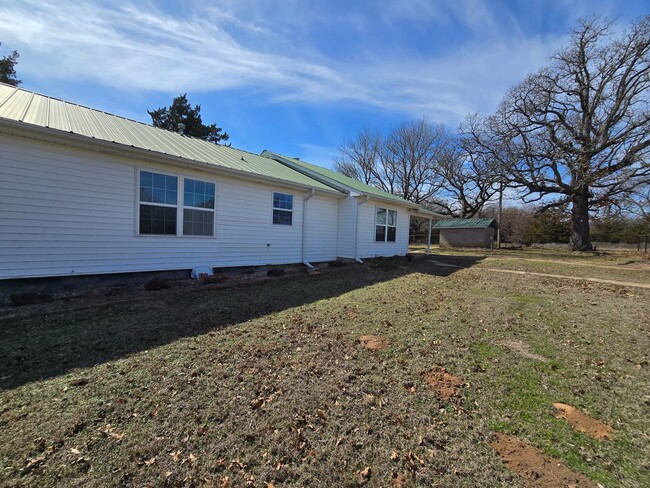 Building Photo - Remodeled 3 bed 2 bath home in Asher!