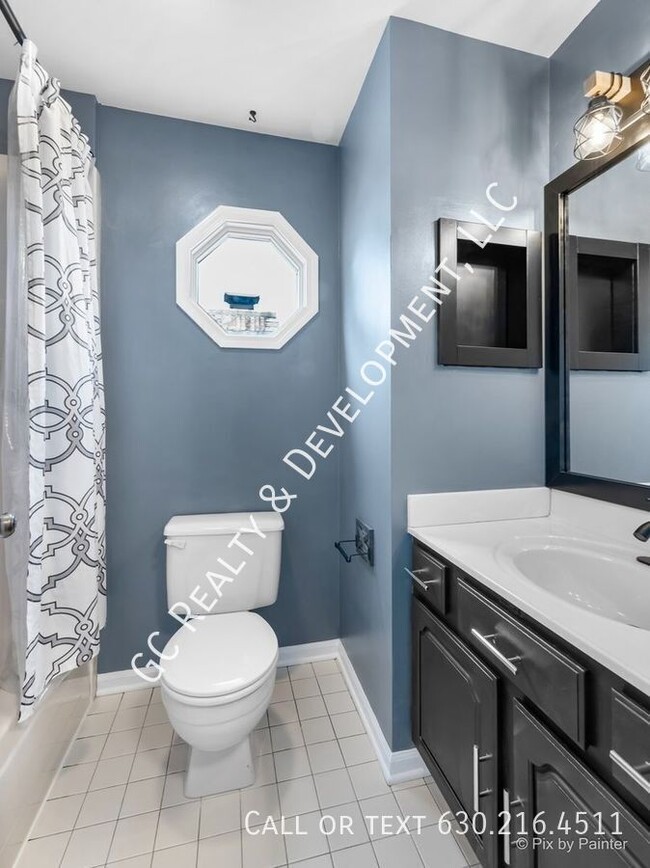 Building Photo - 590 Golfers Ln