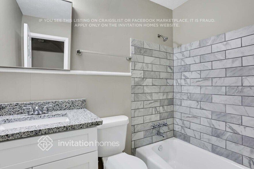 Building Photo - 3724 Manhattan Dr