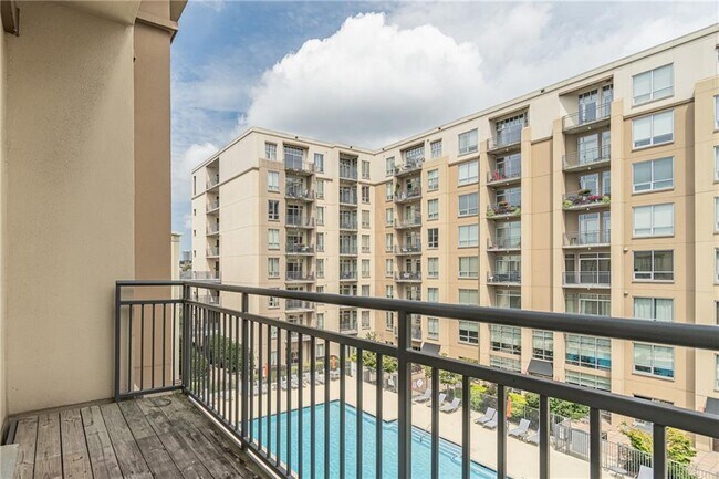 Building Photo - 711 Cosmopolitan Dr NE