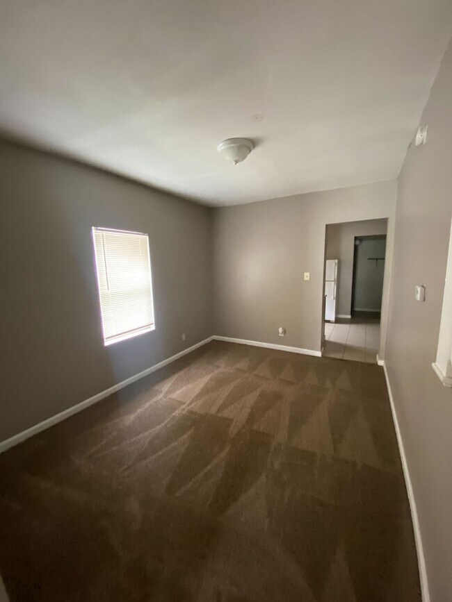 Building Photo - 1301 N Olney St