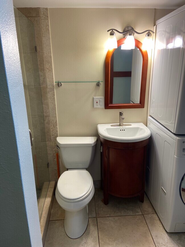 Building Photo - 706 SE 2nd Ave