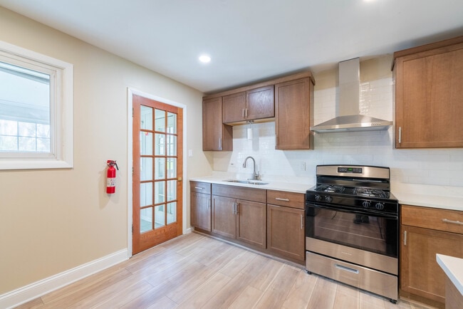 Building Photo - 15222 Huntington Ct