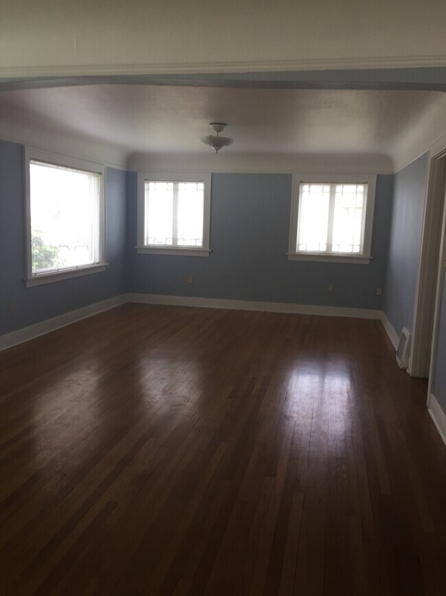 Building Photo - Charming Vintage Home for Rent in Camas!